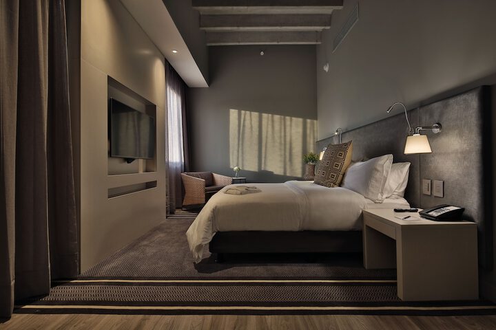 Room 12 of 42