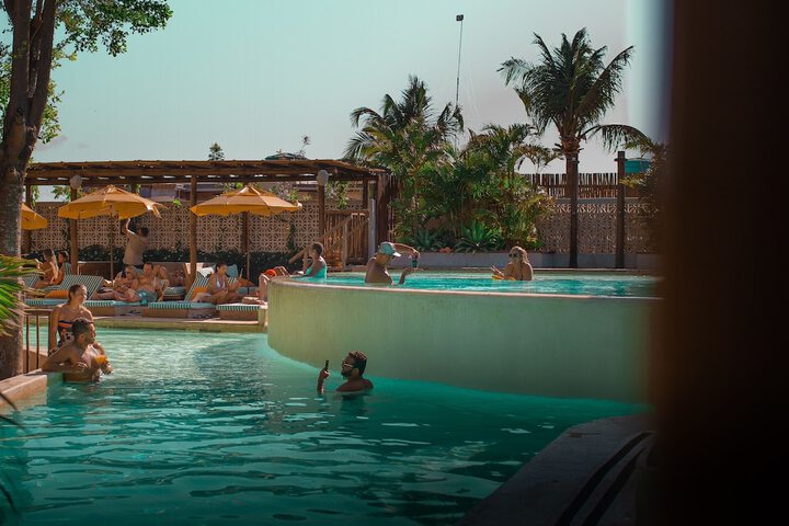 Pool 160 of 262