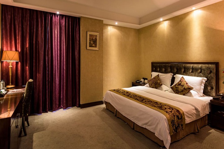 Room 8 of 17