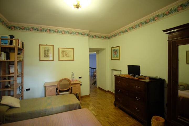 Room 7 of 35