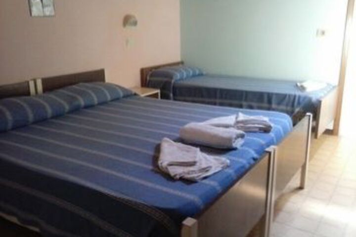Room 6 of 16
