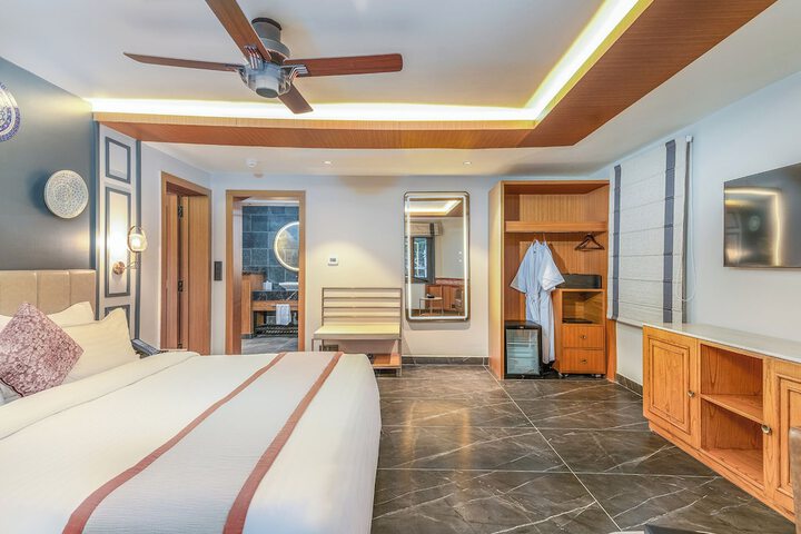 Room 28 of 45