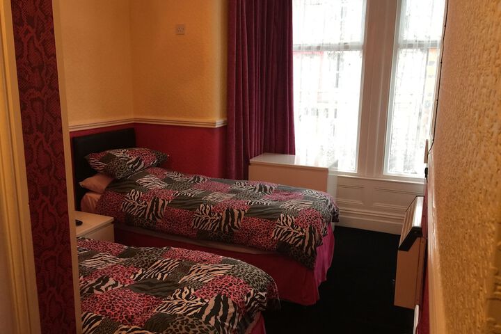 Room 10 of 87