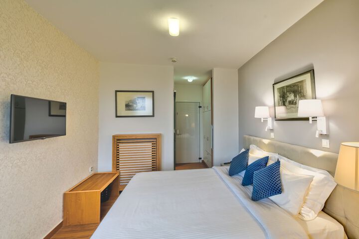 Room 19 of 69