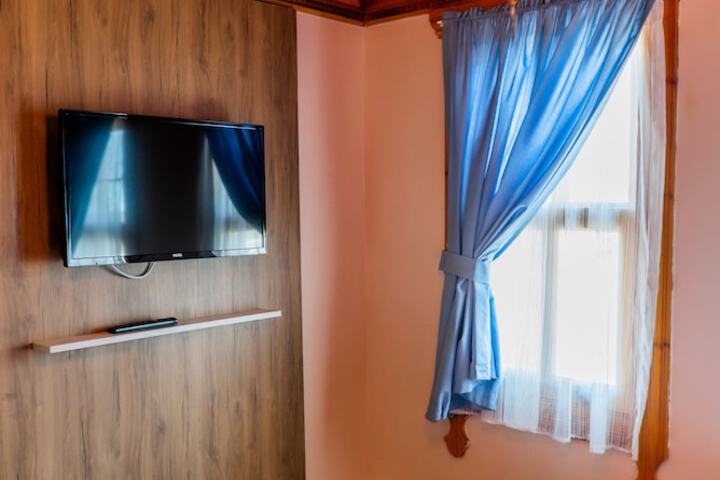 Room 5 of 87