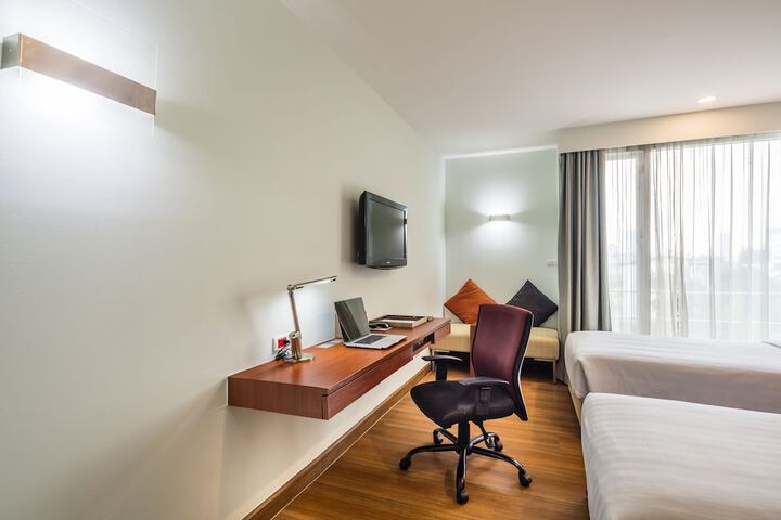 Room 25 of 43