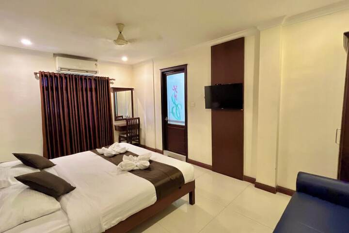Room 32 of 97