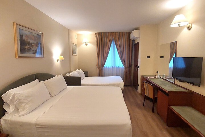 Room 26 of 45