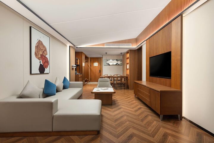 Room 10 of 19