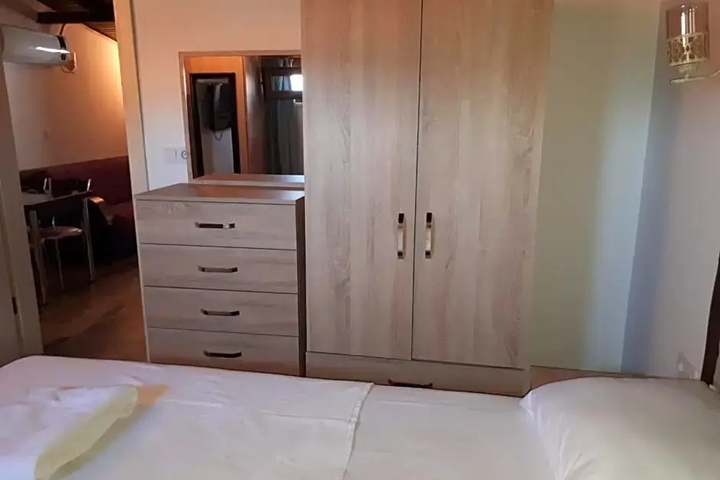 Room 7 of 25