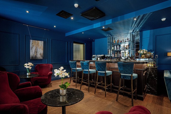 Lounge 78 of 85