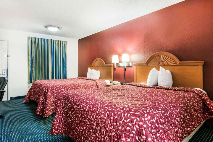 1 Queen Bed Accessible (2 of 3)
