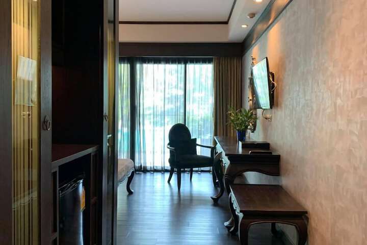 Room 12 of 62