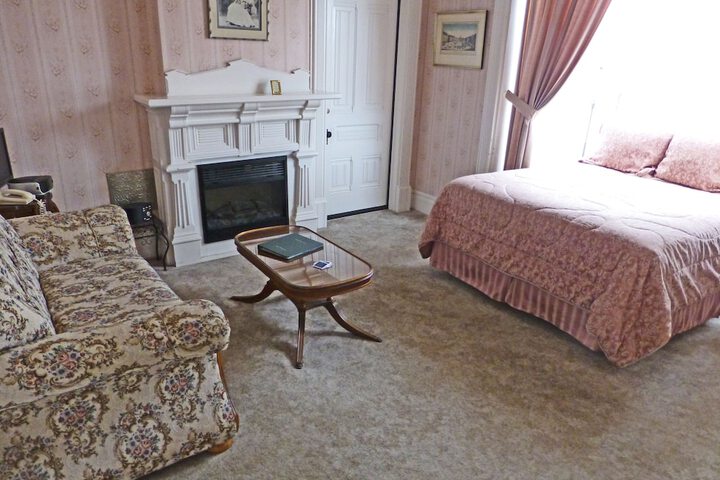 Room 8 of 66