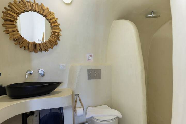 Room 28 of 102