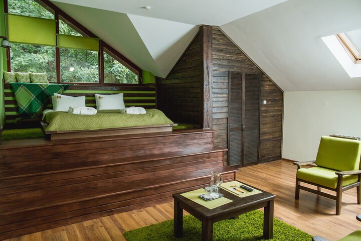 Room 3 of 199