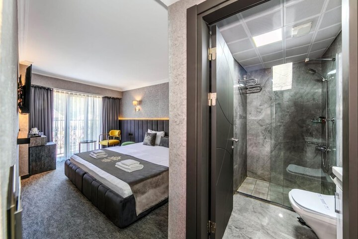 Room 9 of 49