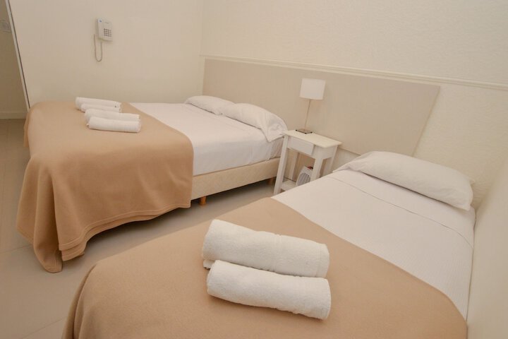 Room 6 of 34