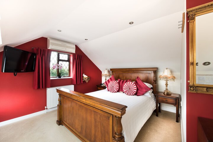 Room 2 of 8