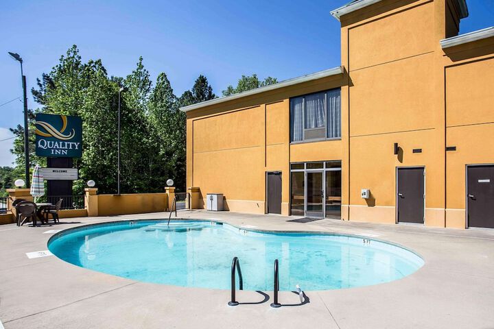 Pool Hotel