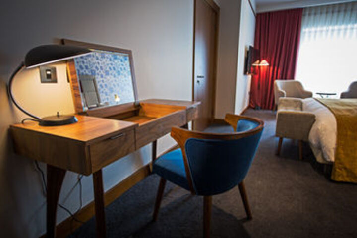 Room 28 of 65
