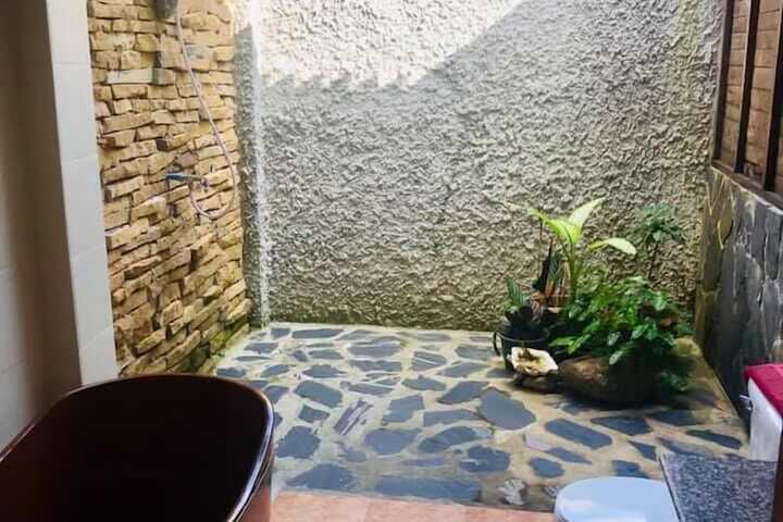 Room 10 of 18