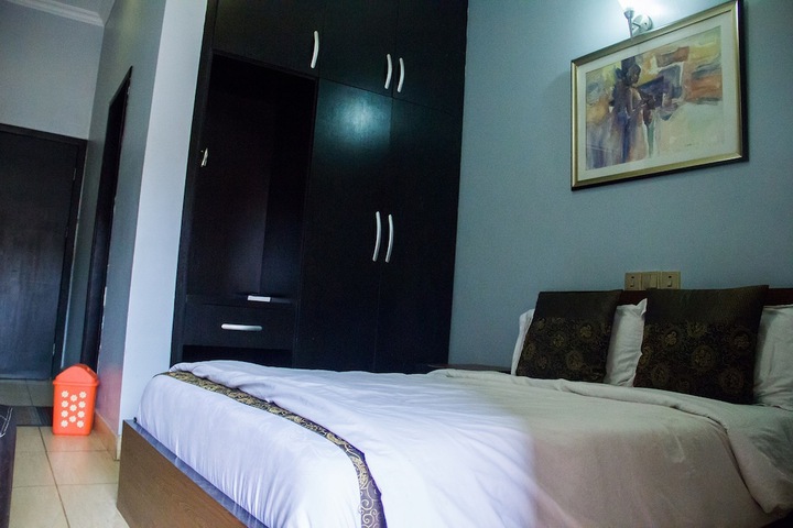 Room 6 of 32
