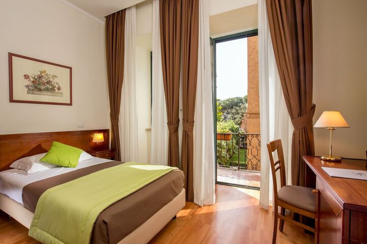 Room 21 of 49