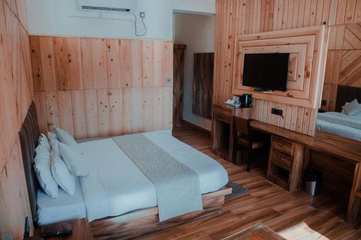 Room 5 of 17