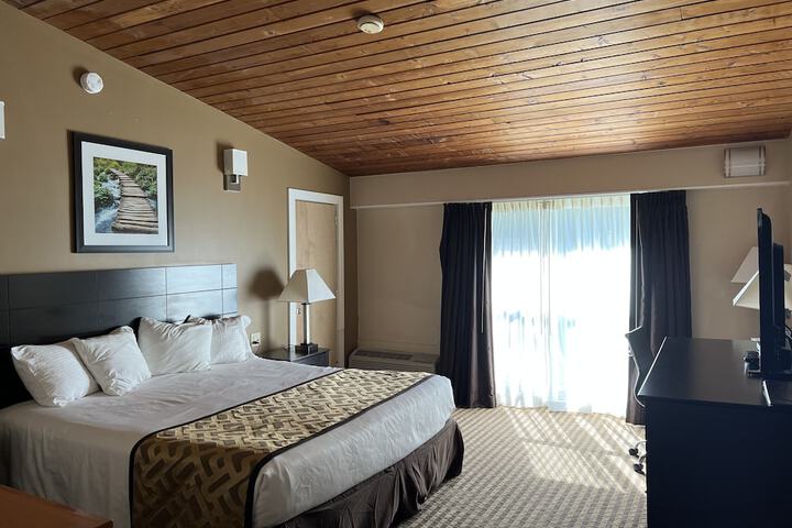 Standard | King Bed (6 of 7)