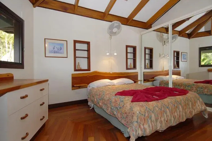 Room 3 of 7