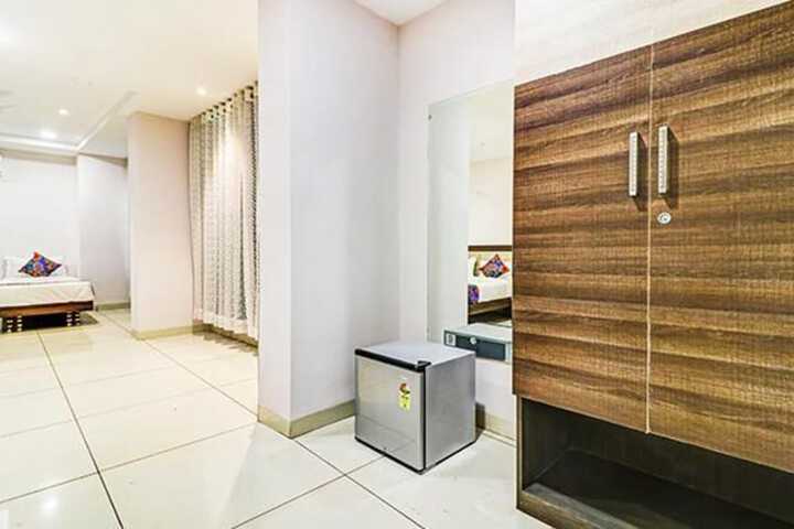 Room 8 of 33