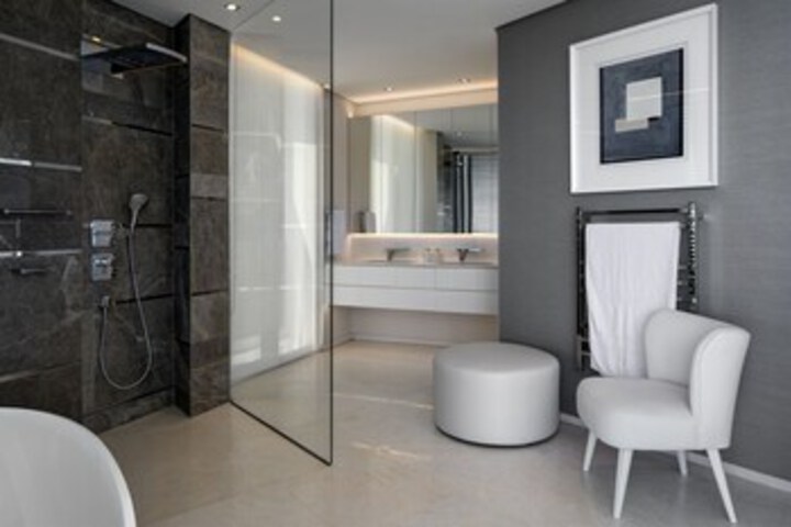Room 4 of 18