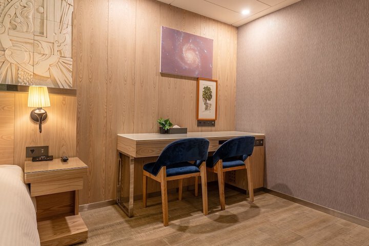 Room 33 of 126