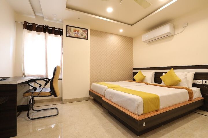 Room 7 of 9