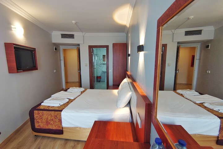 Room 10 of 65