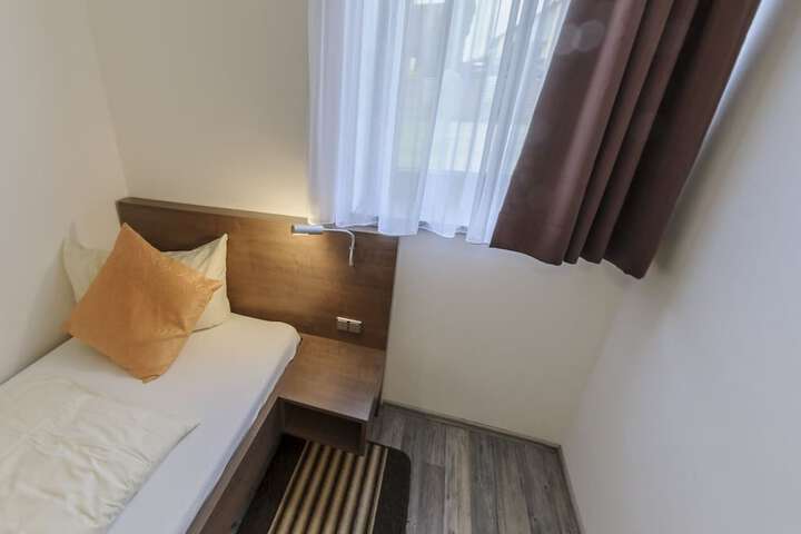 Room 6 of 52
