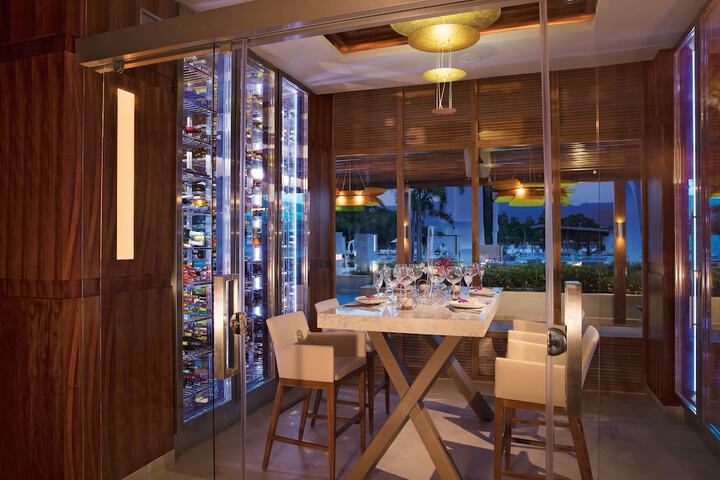 Dining 60 of 87
