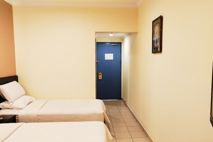 Room 11 of 24