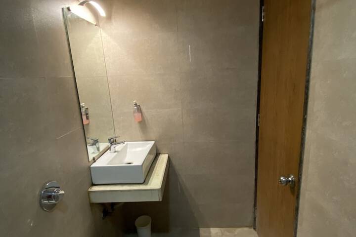 Room 15 of 16