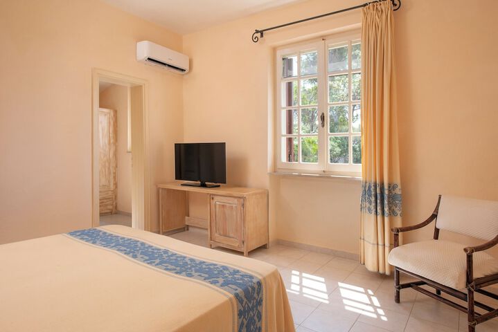 Room 42 of 80