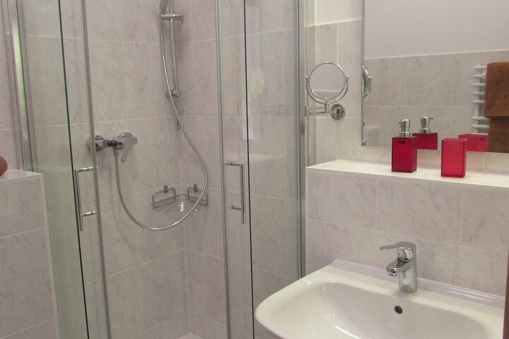 Room 15 of 21