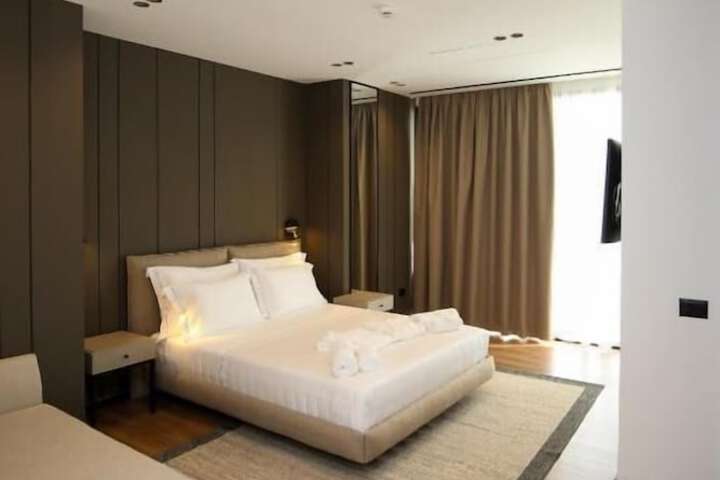 Room 28 of 108