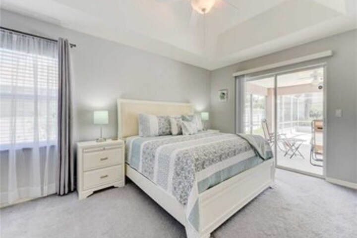 Room 32 of 40