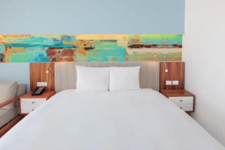 Room 10 of 83