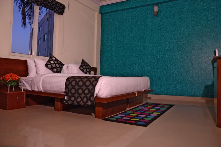 Room 3 of 44