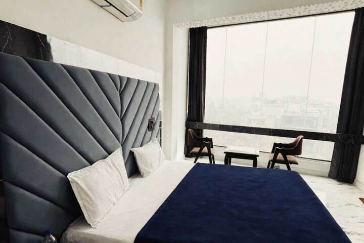 Room 7 of 15