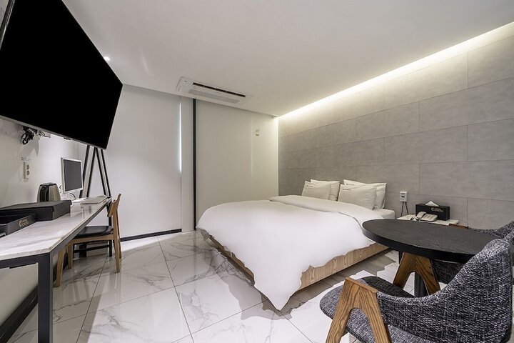 Room 29 of 52