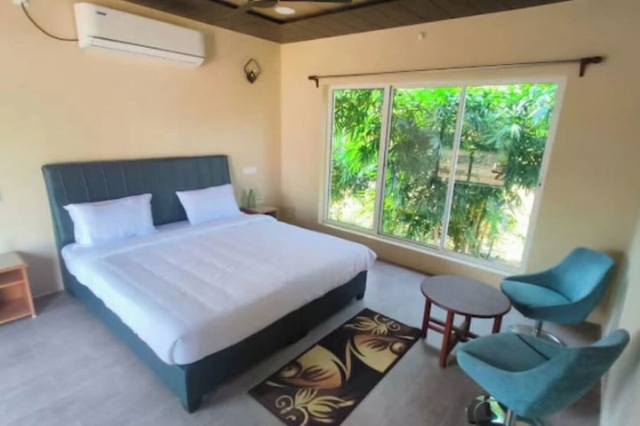Room 4 of 20