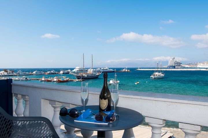 Exterior of Mykonos Old Harbor Suite